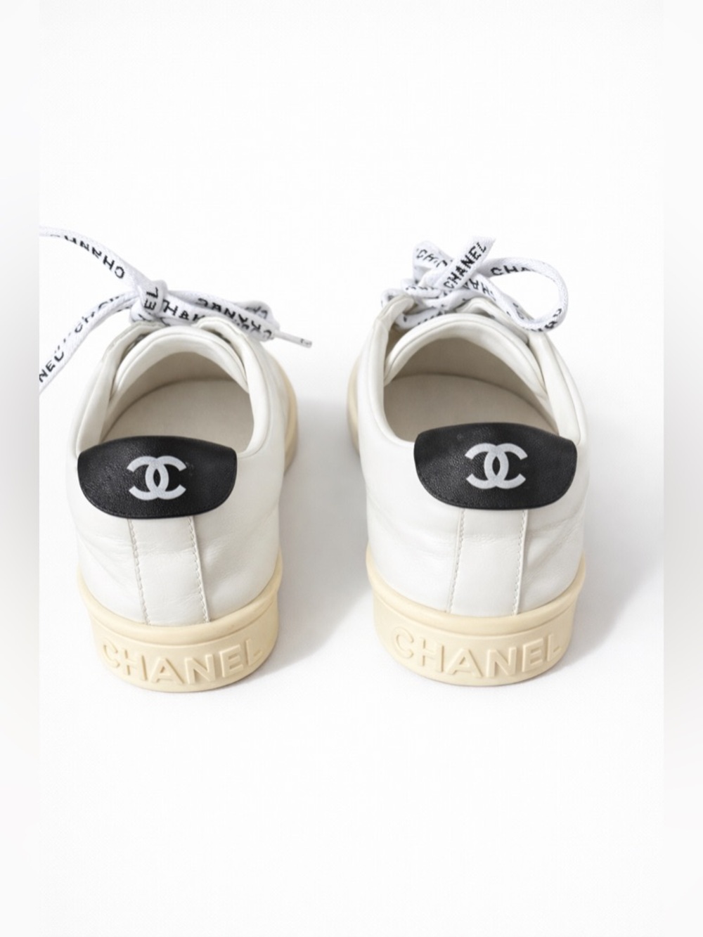 Chanel Leather Sneakers Size: EU 37
Color: White with cream sole
Made in Italy - Picture 4 of 12